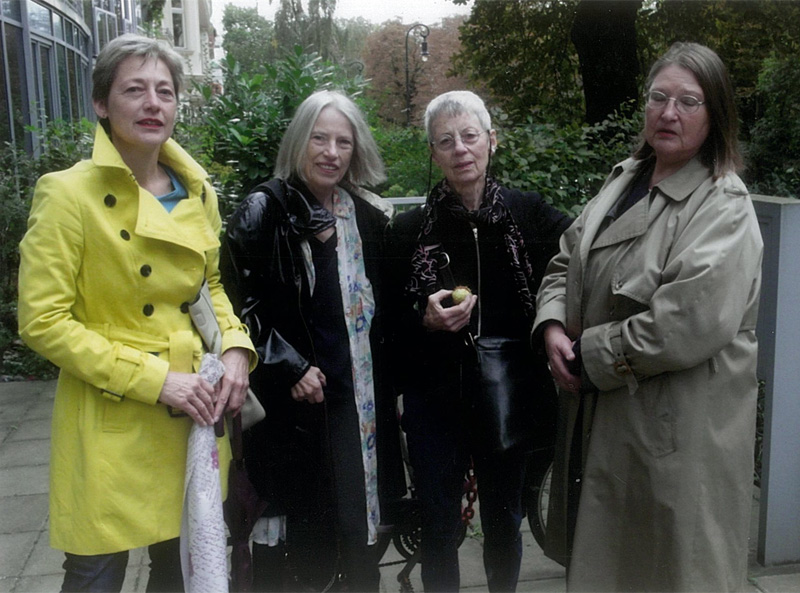 Burghild Eichheim mit Hannah Bischof, Mechthild Hummel und Karin Berning (v.l.n.r.), Vernissage beginenhof, 20. September 2014